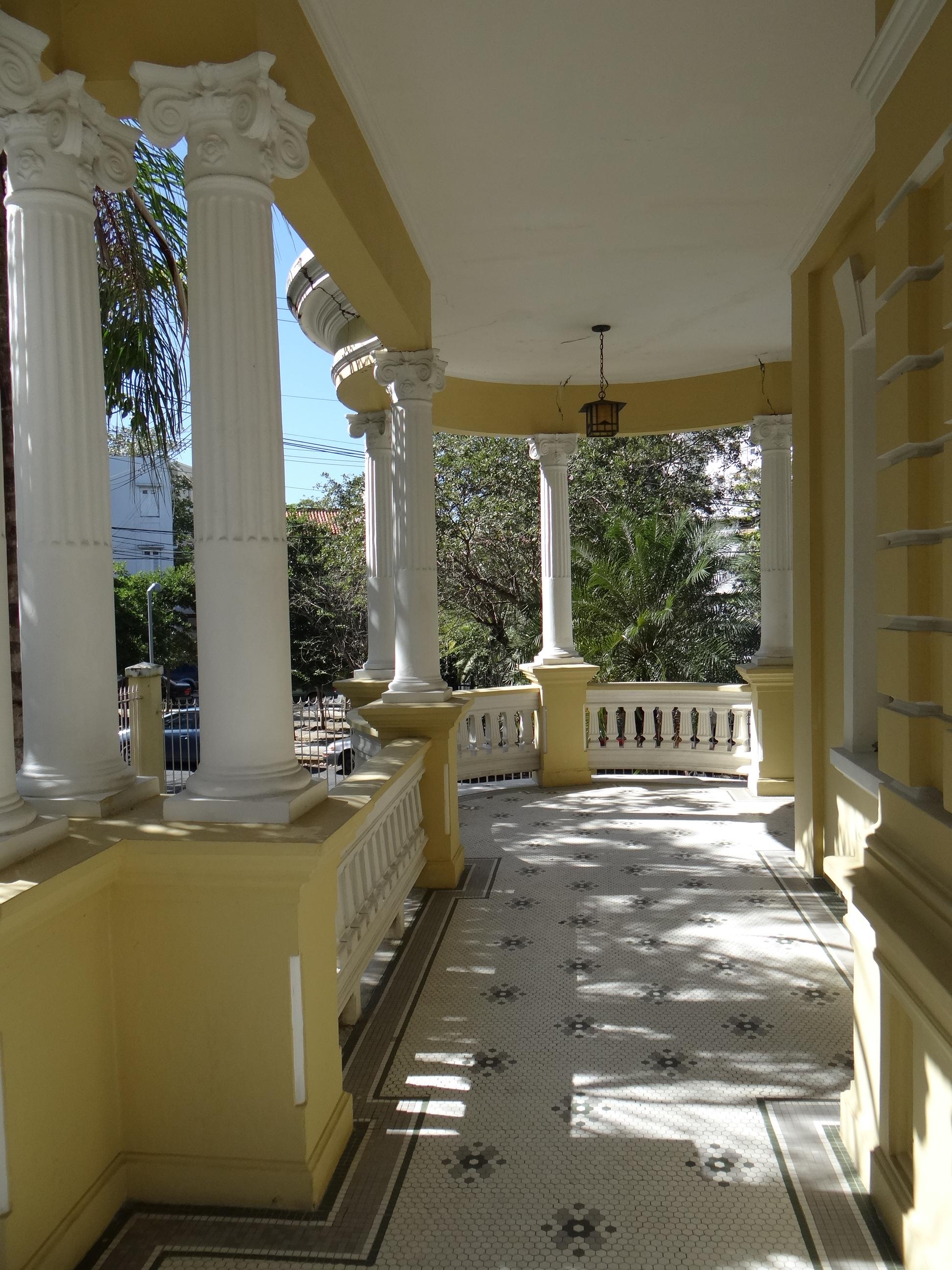 Casa La Giralda - Avenida Miramar, esquina calle Marti 651 - San Juan (Miramar) - 2014 00079